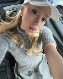 Ariana Grande Umumkan Album Kedelapan 'Petal' dan Singel Baru Mei 2026