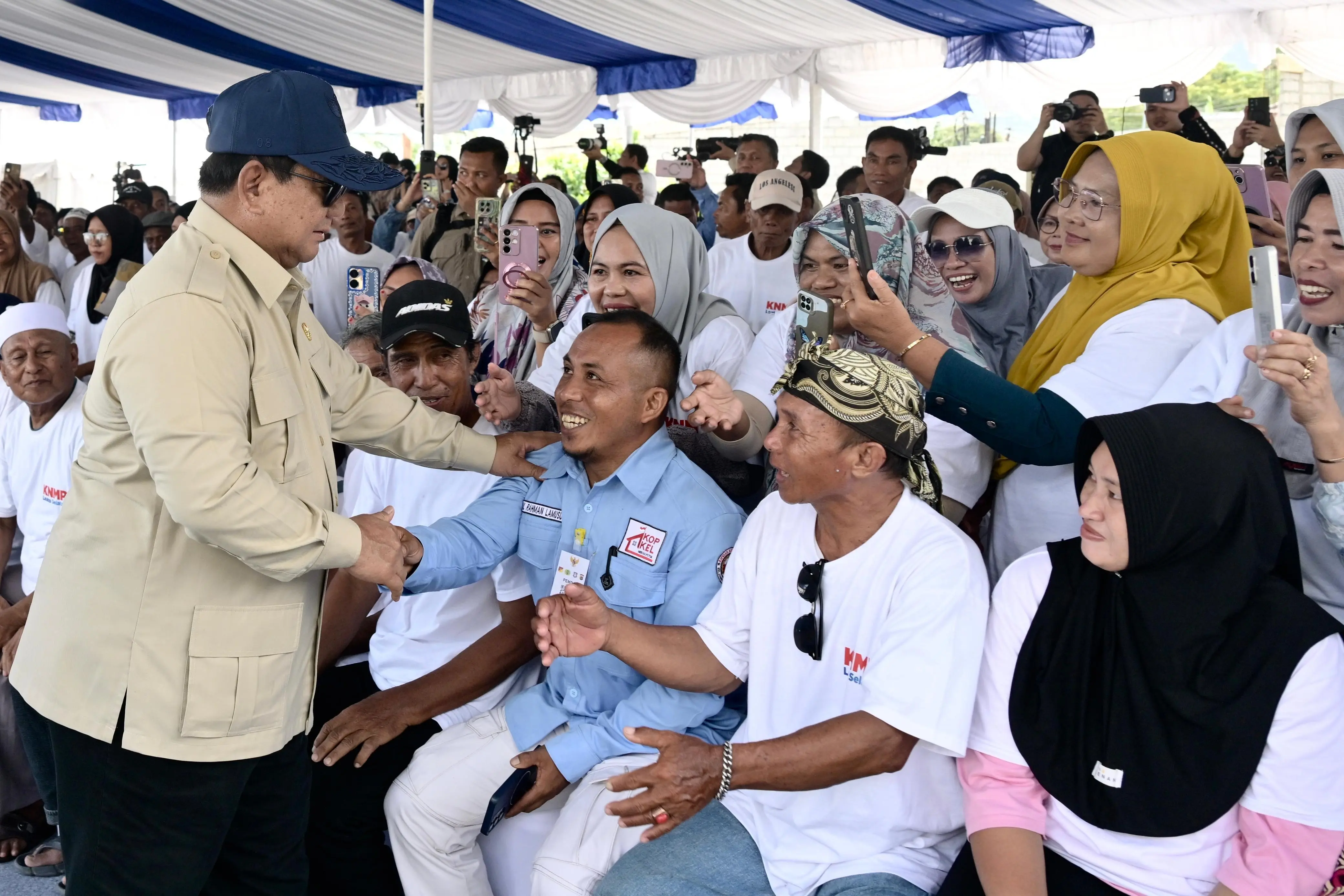 Kunjungi Leato Selatan, Presiden Prabowo Beri Penghormatan Tinggi bagi Jasa Para Nelayan
