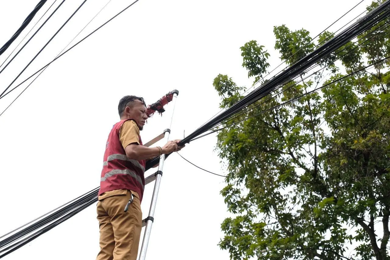 Cegah Kecelakaan, Pemkot Bandung Prioritaskan Perapihan Kabel Menjuntai di Persimpangan