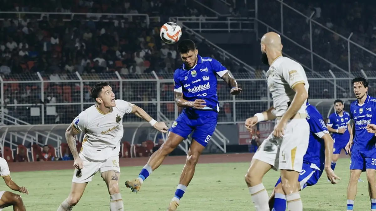 Senyap di Awal, Comeback di Akhir: 4 Gol Persib Bungkam Bhayangkara FC! Borneo FC Kembali Turun Tahta