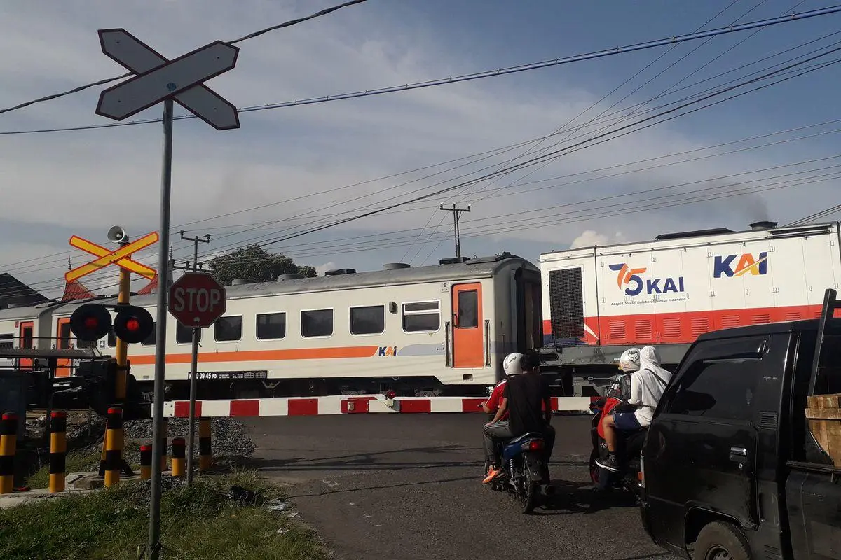 Larangan Beraktivitas di Jalur Rel, KAI Daop 2 Bandung Catat Puluhan Kejadian Warga Tertabrak