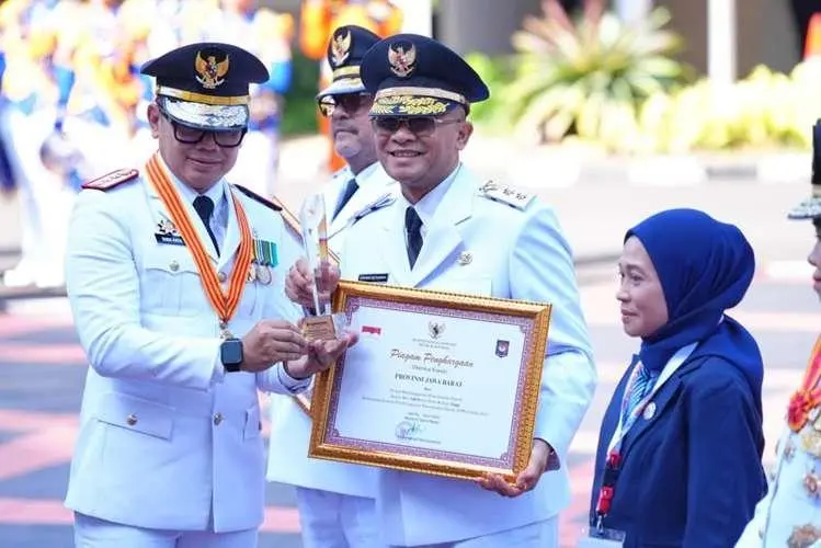 Jawa Barat Raih Penghargaan Pemerintah Daerah Terbaik 2025 dari Kemendagri