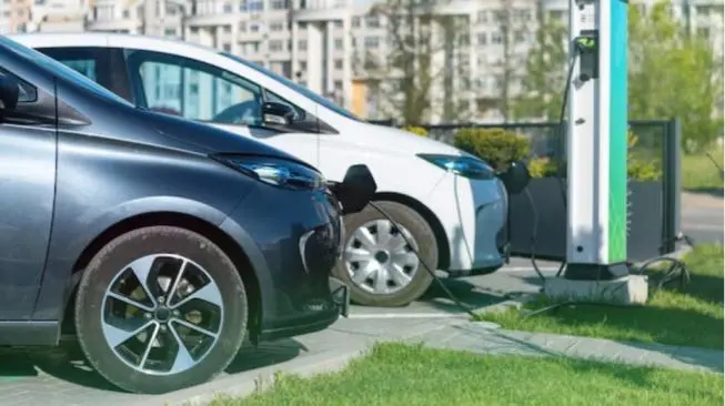 Mengenal Karakteristik Mobil Listrik: Antara Efisiensi Energi dan Tantangan Keamanan di Jalan