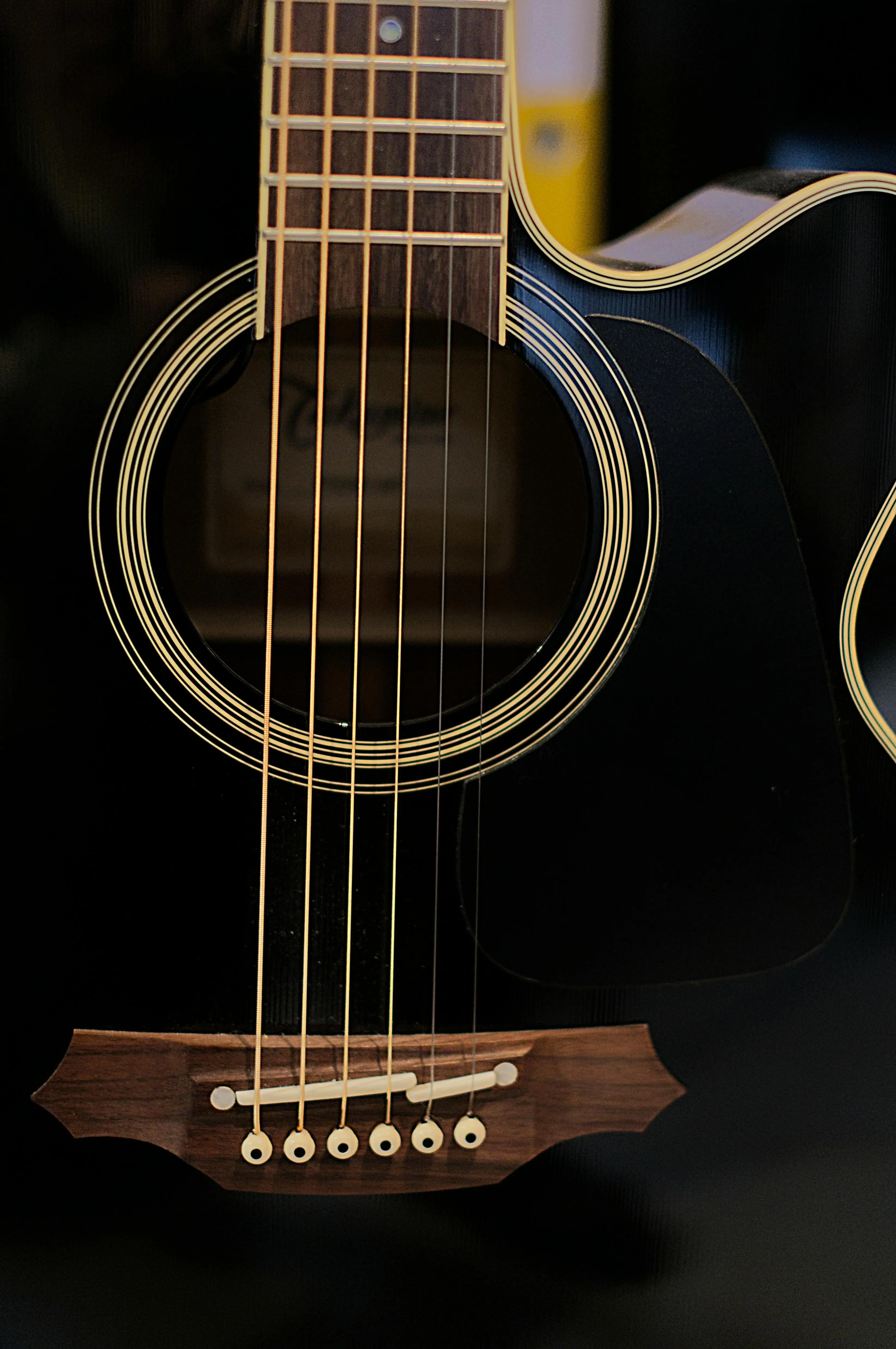 Evolusi Enam Senar: Bagaimana Instrumen Gitar Bertahan di Era Musik Modern? 