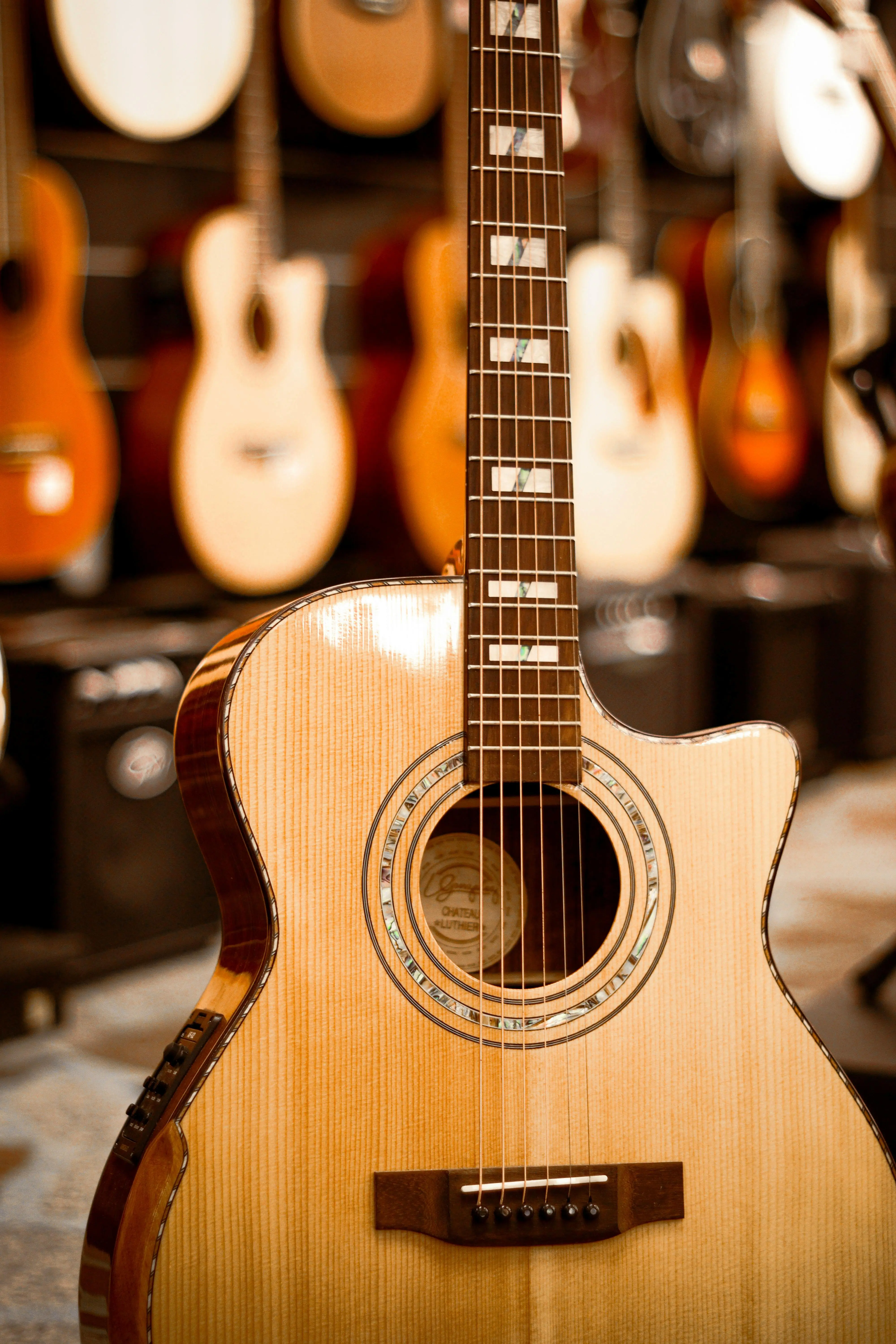 Belajar Gitar di Era Digital: Menelusuri Revolusi Pembelajaran Musik Modern