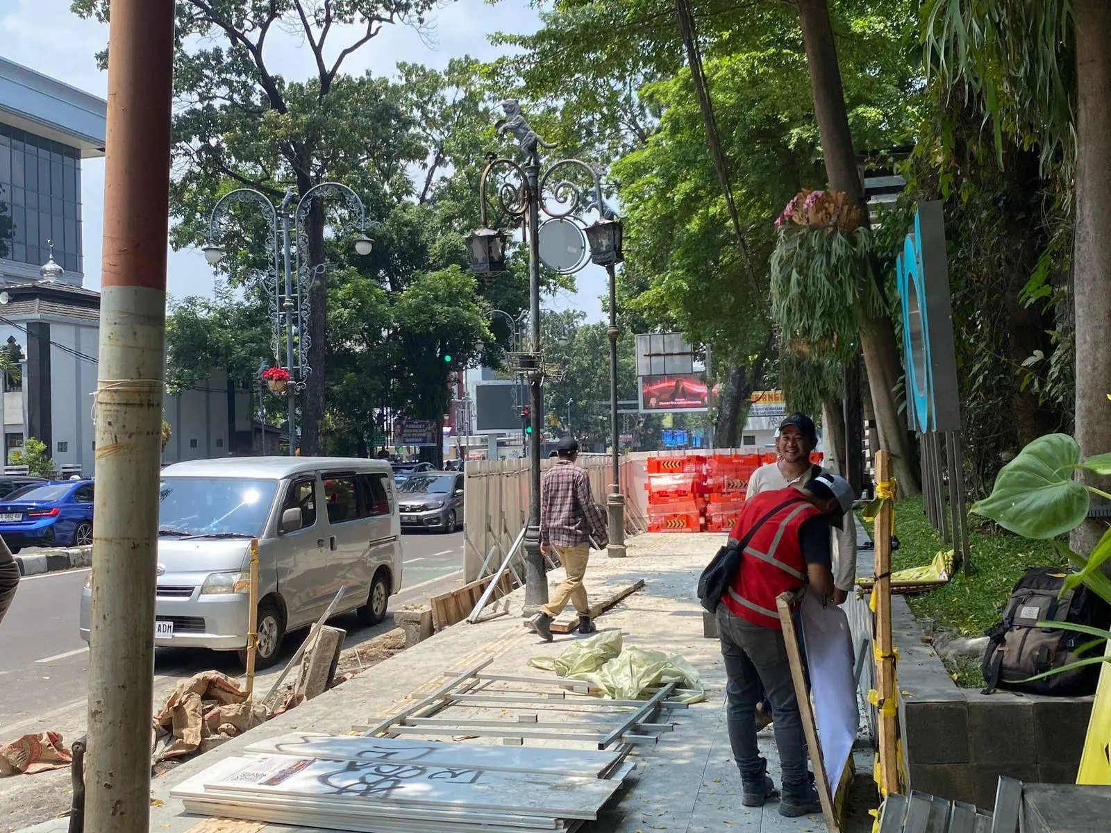 Wali Kota Bandung Beri Peringatan Keras Apjatel Terkait Galian Utilitas BerantakanWali Kota Bandung Beri Peringatan Keras Apjatel Terkait Galian Utilitas Berantakan