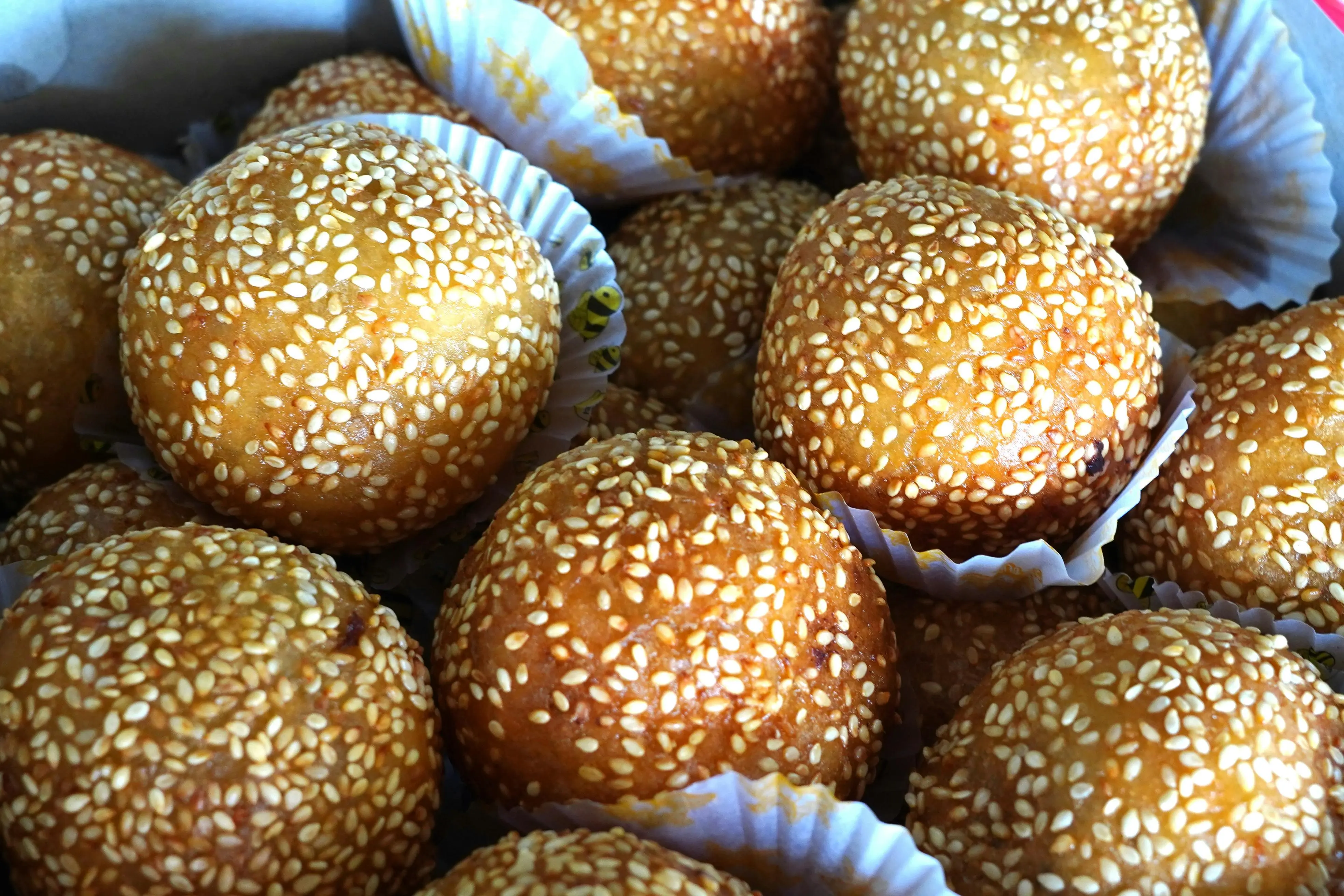 Asal-Usul Onde-Onde: Dari Dinasti Tang Hingga Menjadi Ikon Kuliner Nusantara
