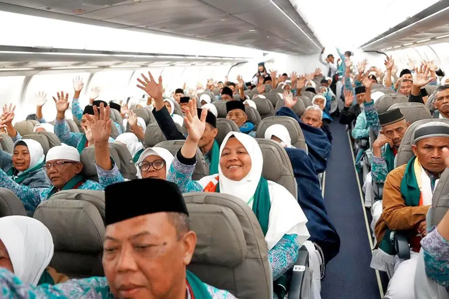 Suasana Haru Warnai Pelepasan 441 Jamaah Haji Kloter 6 Asal Cirebon Menuju Tanah Suci