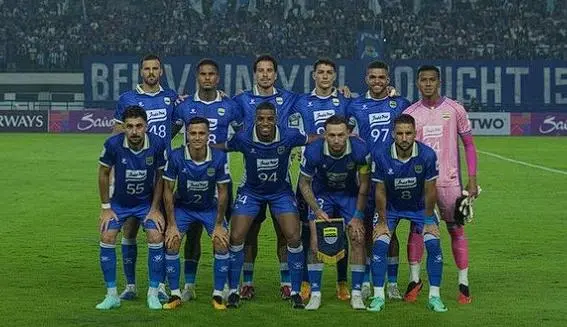 Susunan Pemain Persib Bandung vs Arema FC Malam Ini: Kiper Muda Jadi Starter