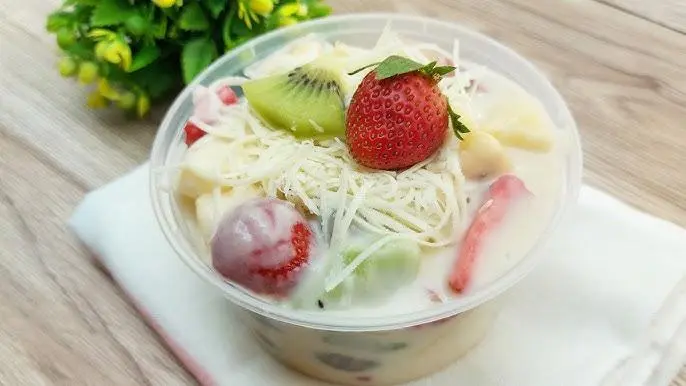 Segar dan Sehat! Cara Membuat Salad Buah Rumahan dengan Saus Creamy yang Tidak Enek