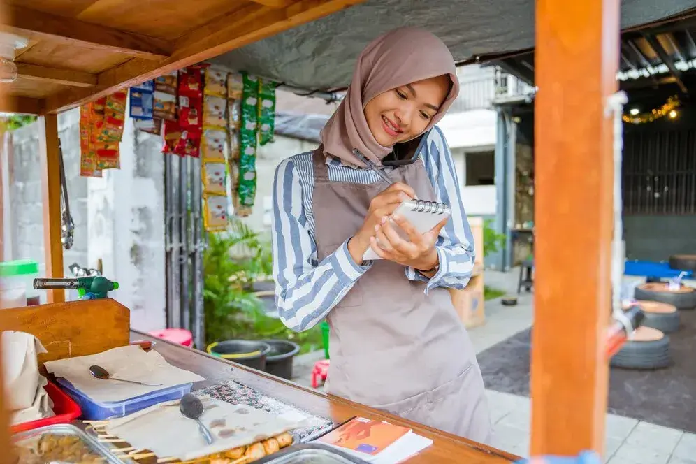 Pilih Mana? Sistem Teruji Franchise atau Kebebasan Inovasi Bisnis Sendiri untuk Masa Depan