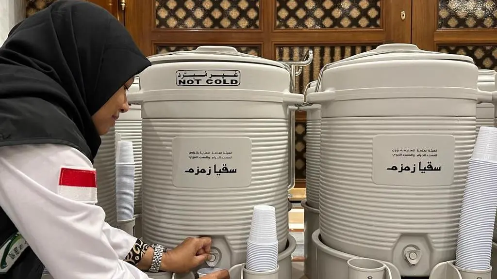 Jangan Khawatir! Setiap Jemaah Haji Bakal Dapat 5 Liter Air Zamzam Gratis di Asrama Haji