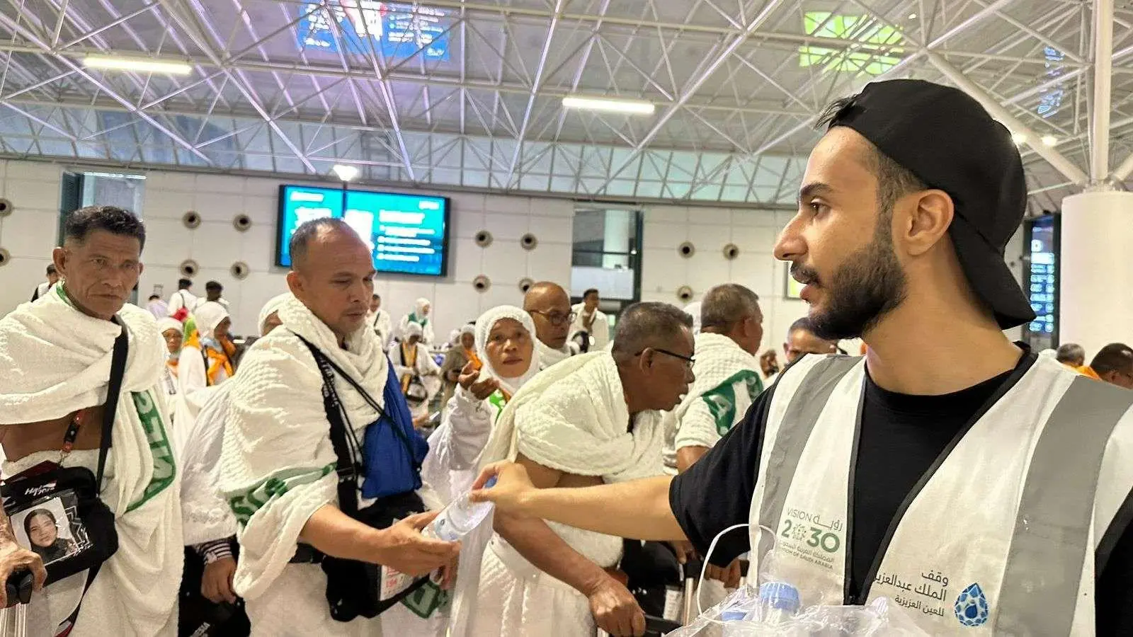 Jemaah Haji Dilarang Masukkan Air Zamzam ke Koper, Nekat Melanggar? Siap-Siap Dibongkar Paksa!