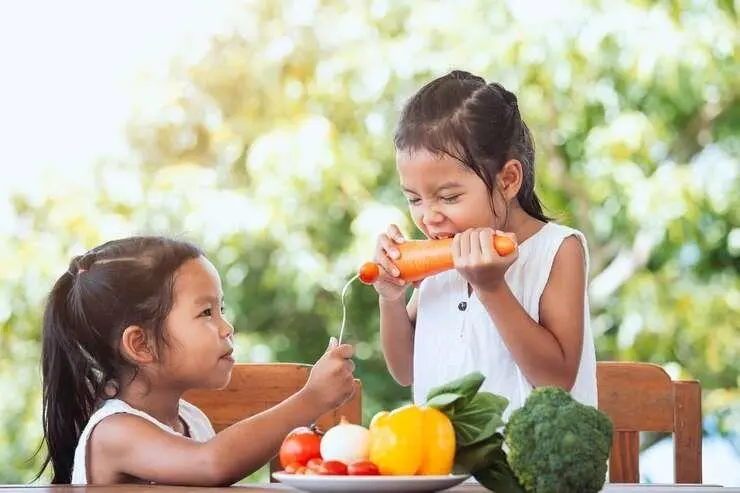 Susah Payah Bujuk Si Kecil? Ini 4 Cara Biasakan Anak Makan Sayur, Orang Tua Wajib Tahu!