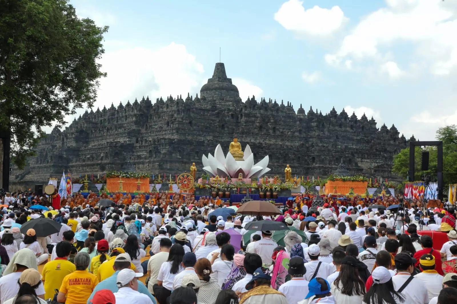 Panduan Lengkap Cara Beli Tiket Lampion Waisak Borobudur 2026, Cek Harganya di Sini!
