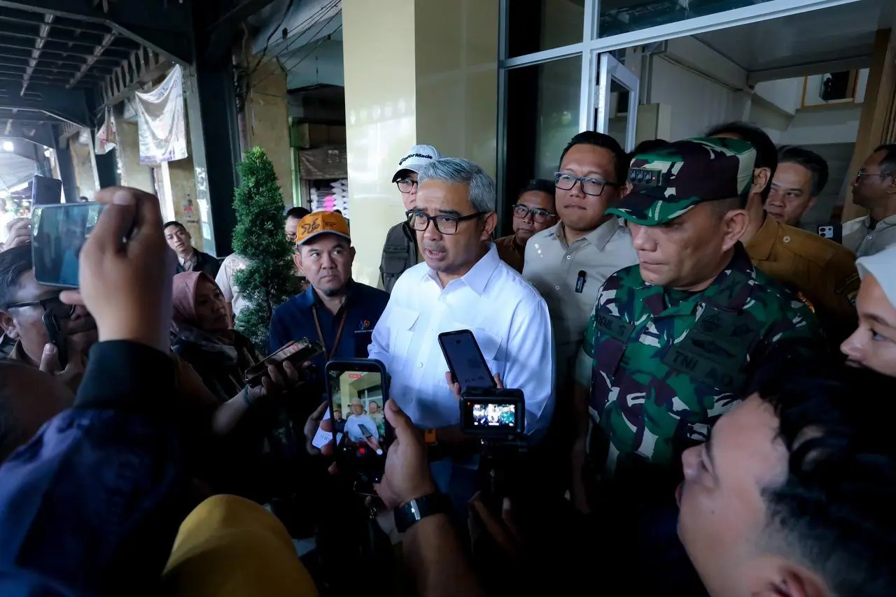 Harga Plastik Melonjak 10 Kali Lipat, Wali Kota Bandung Muhammad Farhan Imbau Warga Bawa Kantong Sendiri