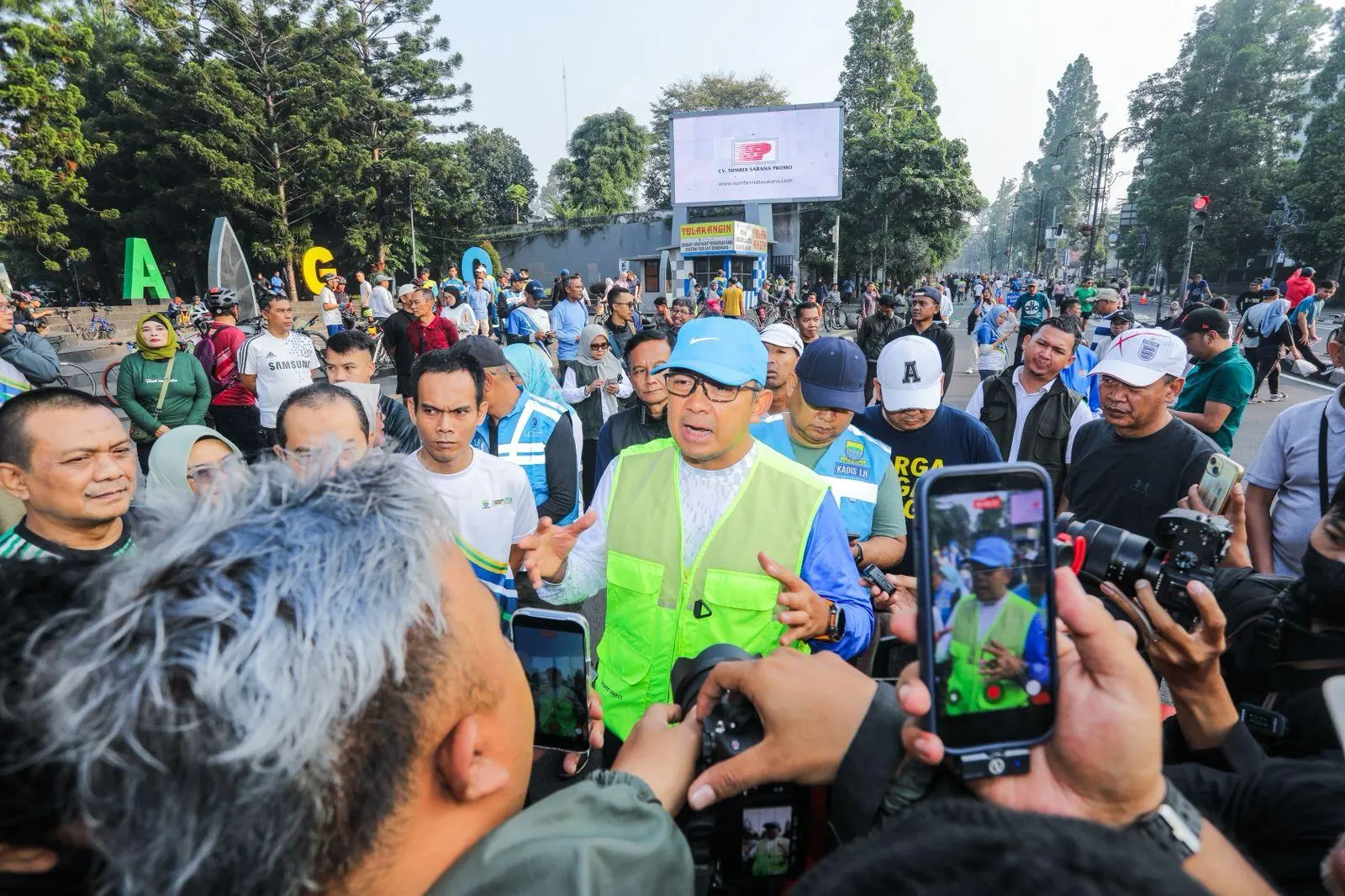 Sapu-Sapu Bandung: Gerakan Subuh Bersih-Bersih Kota ala Wali Kota Muhammad Farhan