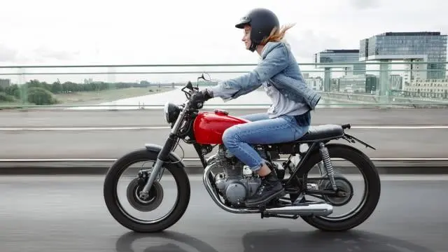 Tips Outfit Pria yang Cocok untuk Motoran, Tetap Ganteng Tanpa Mengabaikan Keamanan!