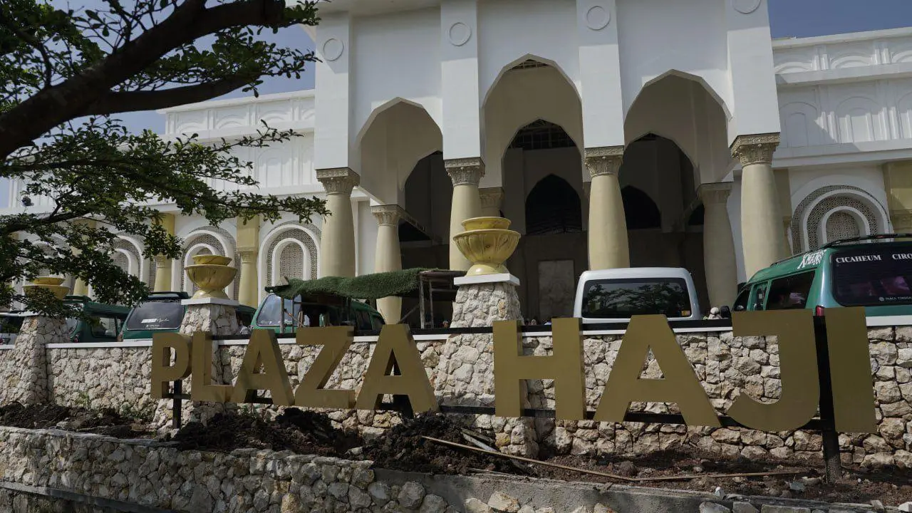 Wisata Religi Baru di Gedebage: Plaza Haji Al Qosbah Jadi Pusat Manasik Umrah Modern