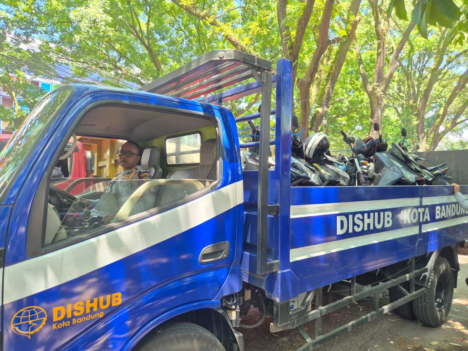 Pemkot Bandung Gelar Operasi Gabungan Parkir Liar: Kendaraan Melanggar Langsung Diangkut!