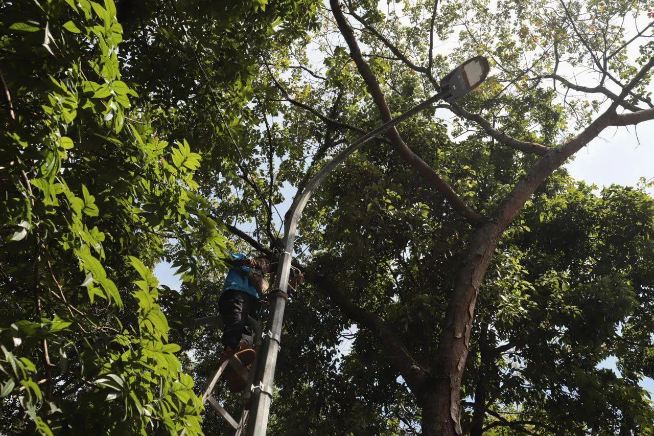 Dishub Kota Bandung Pasang 30 Titik PJU Baru di Kawasan Taman Lalu Lintas