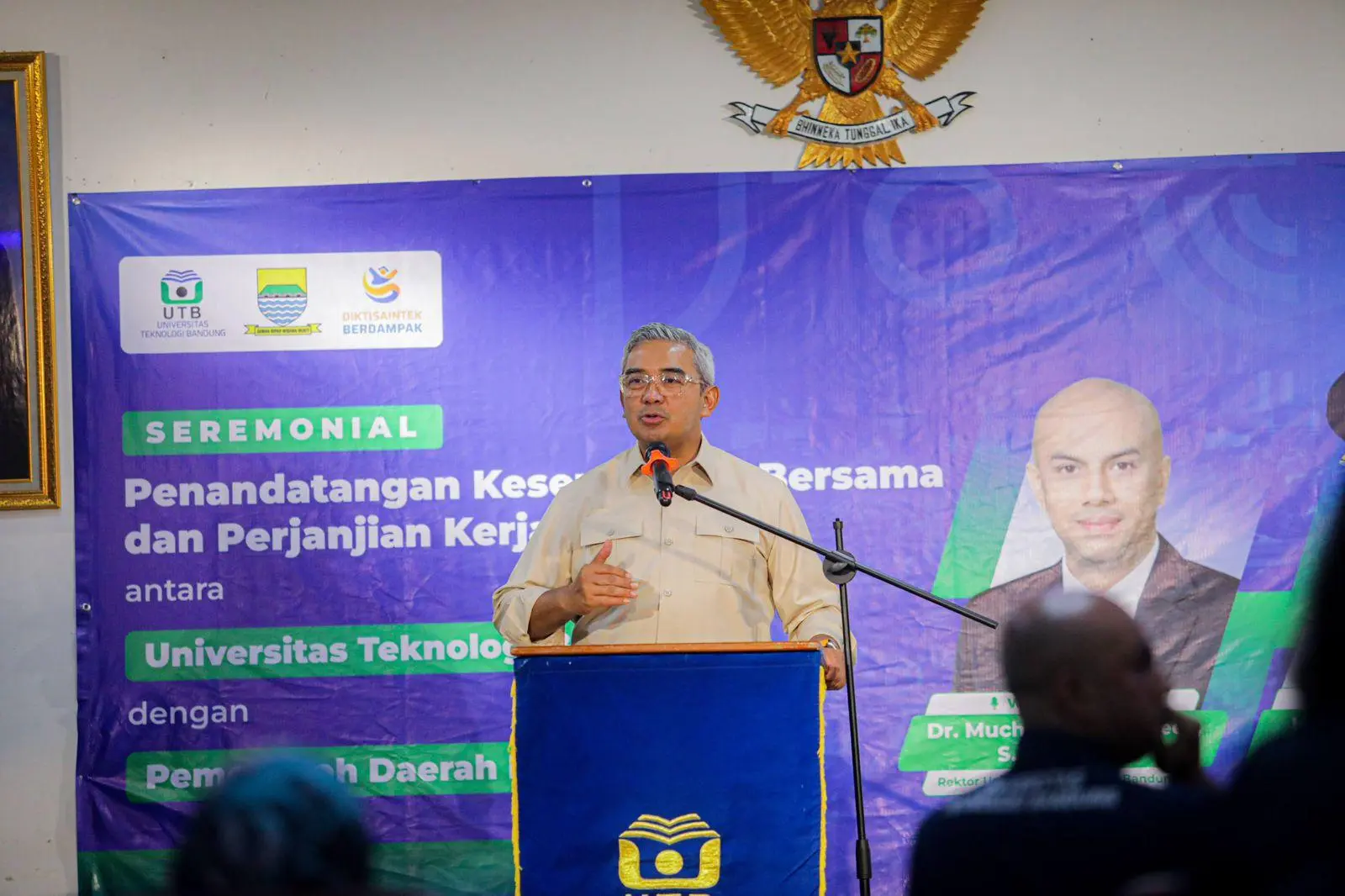 Investasi Masa Depan: Pemkot Bandung Kucurkan Beasiswa Miliaran Rupiah untuk Mahasiswa UTB