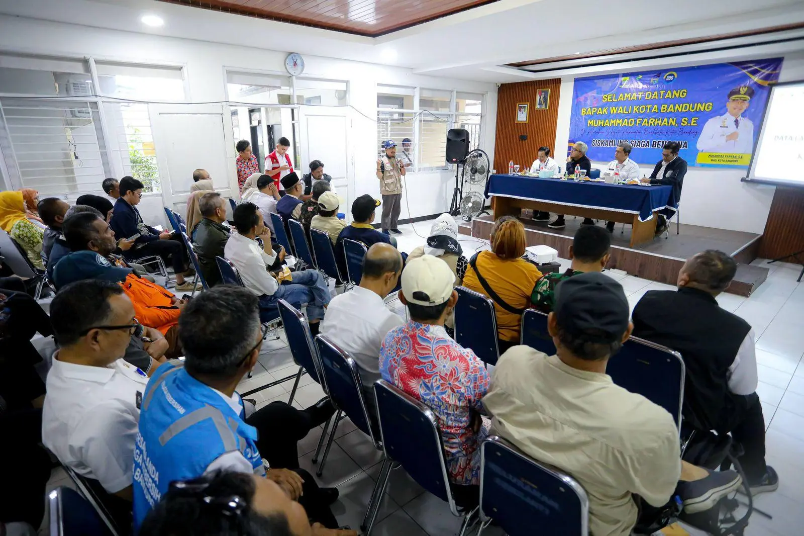 Dialog Siskamling Siaga Bencana: Strategi Wali Kota Muhammad Farhan Atasi Banjir dan Infrastruktur