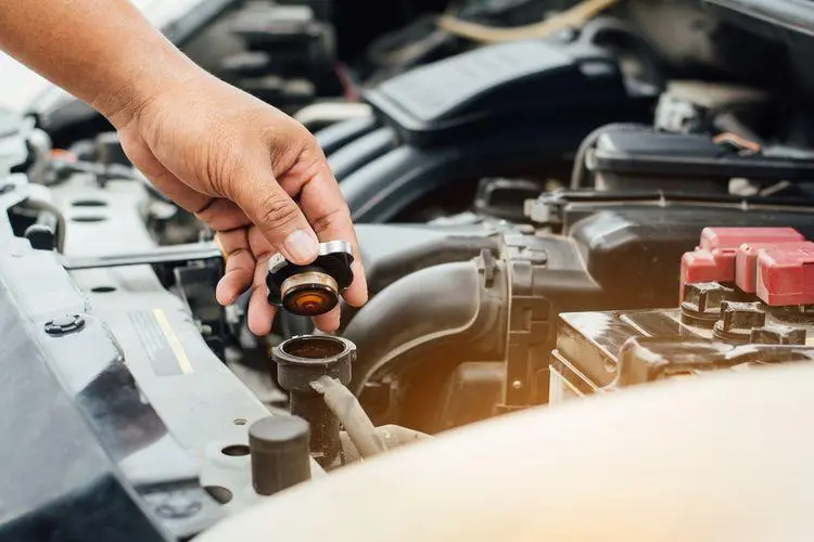 Sering Salah Kaprah, Bolehkah Mencampur Air Keran ke Dalam Tabung Radiator?