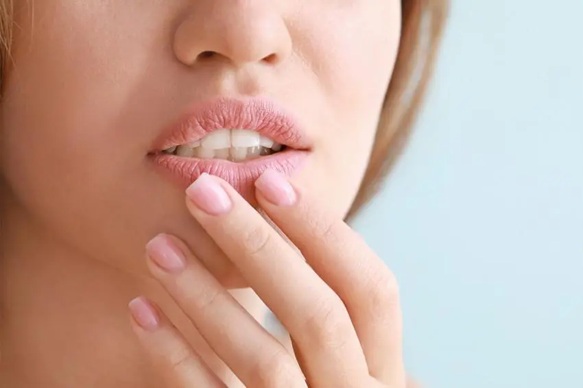 Cara Mengatasi Bibir Mengelupas Akibat Cuaca Panas, Jangan Langsung Dicabut!