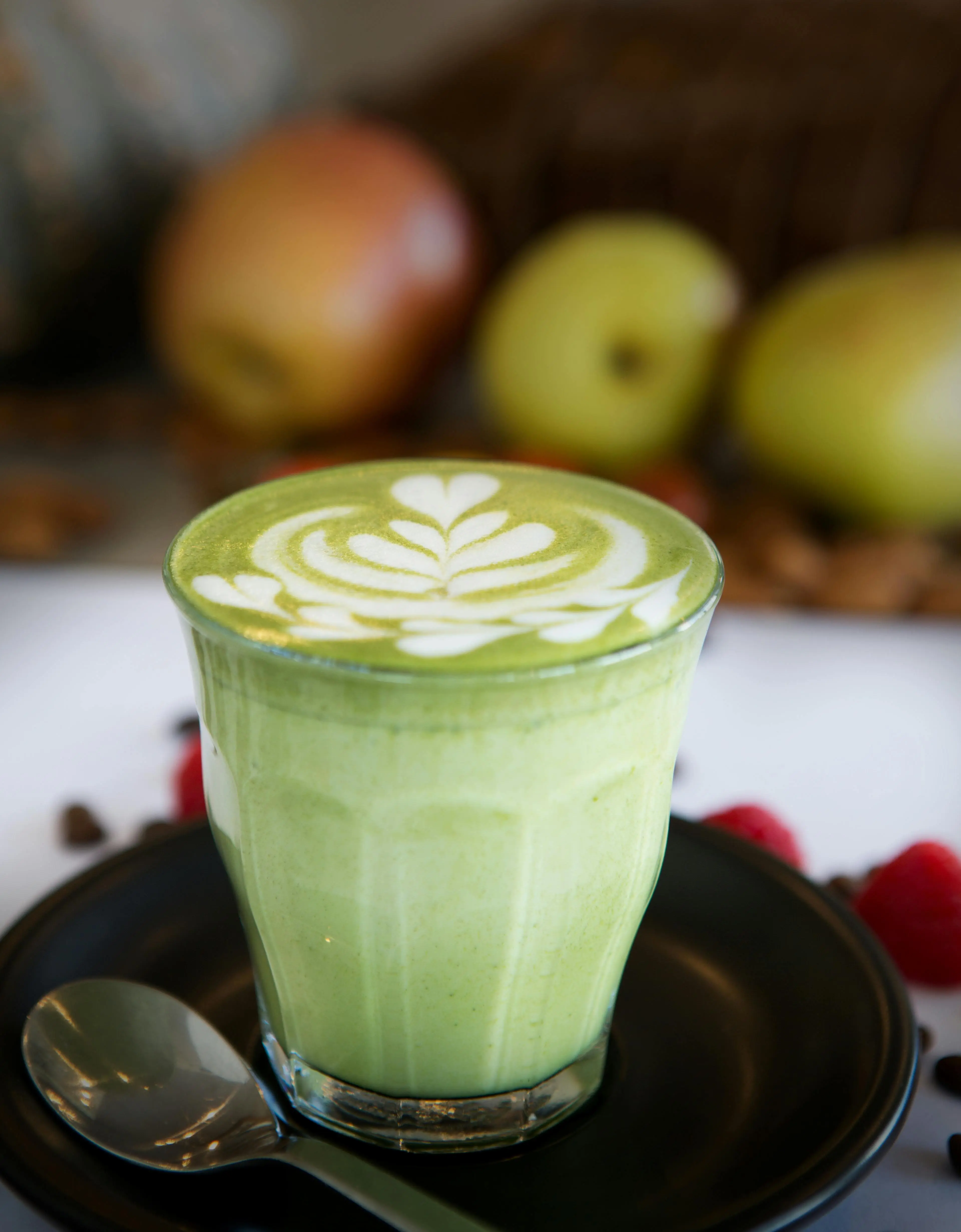 Iced Matcha Latte: Menikmati Harmoni Rasa dan Manfaat dalam Segelas Kesegaran