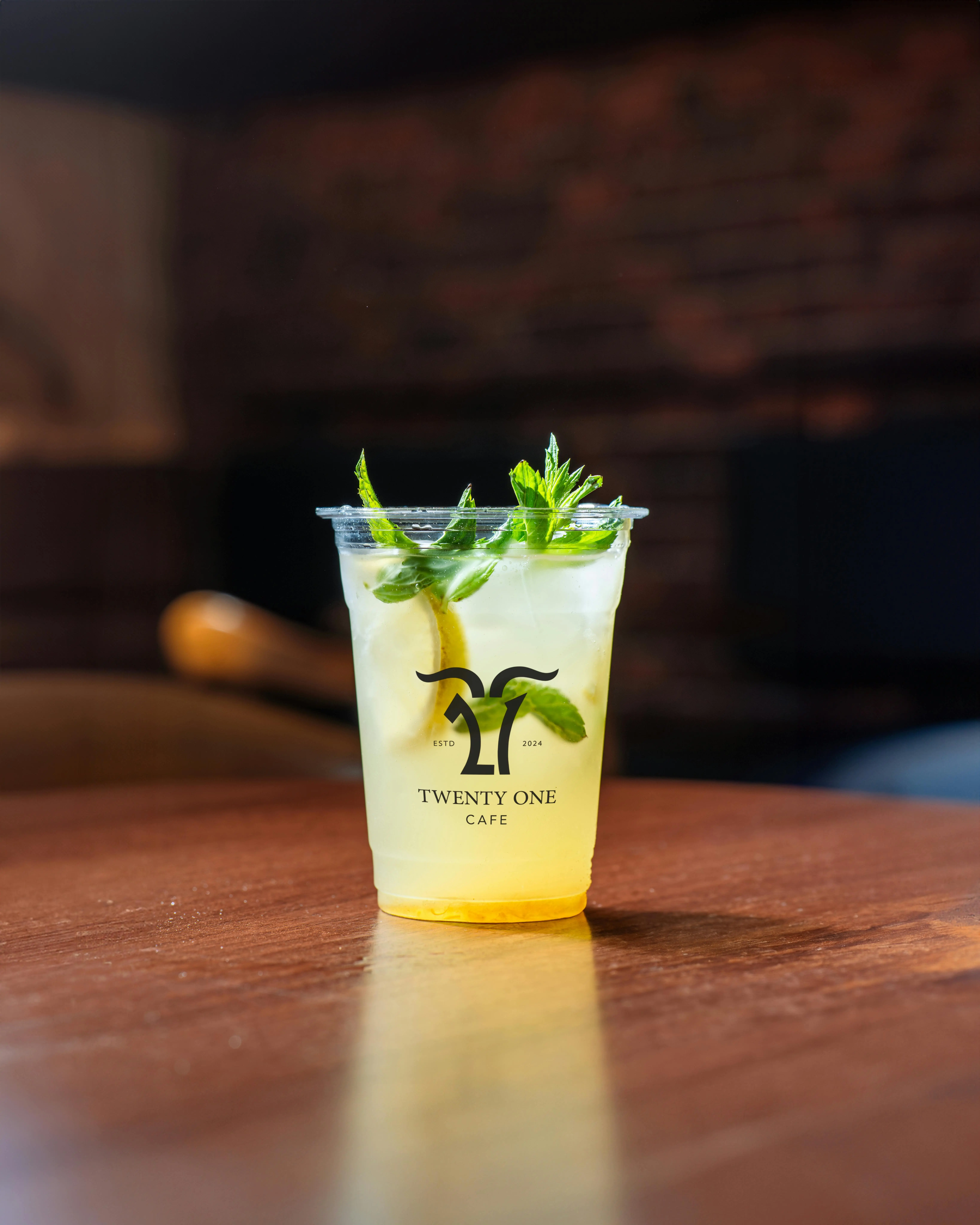 Segar Sepanjang Hari: Mengupas Tuntas Keajaiban Infused Water Lemon dan Mint