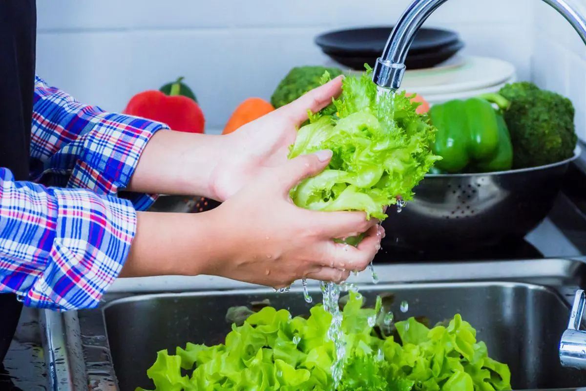 Waspada Residu Kimia! Ini Cara Mencuci Sayur yang Benar Menurut Ahli Gizi