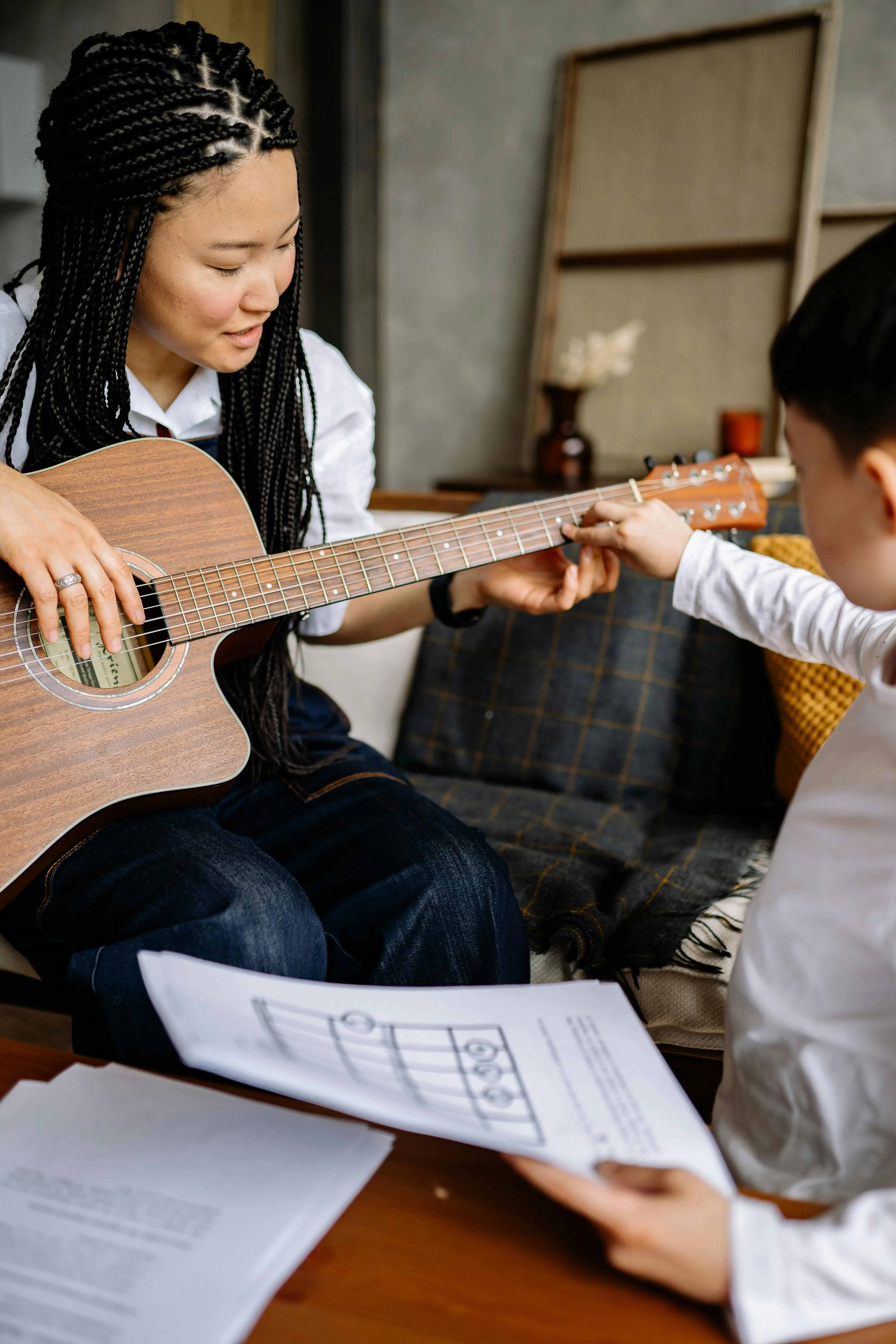Belajar Gitar Secara Otodidak: Bisa atau Tidak?