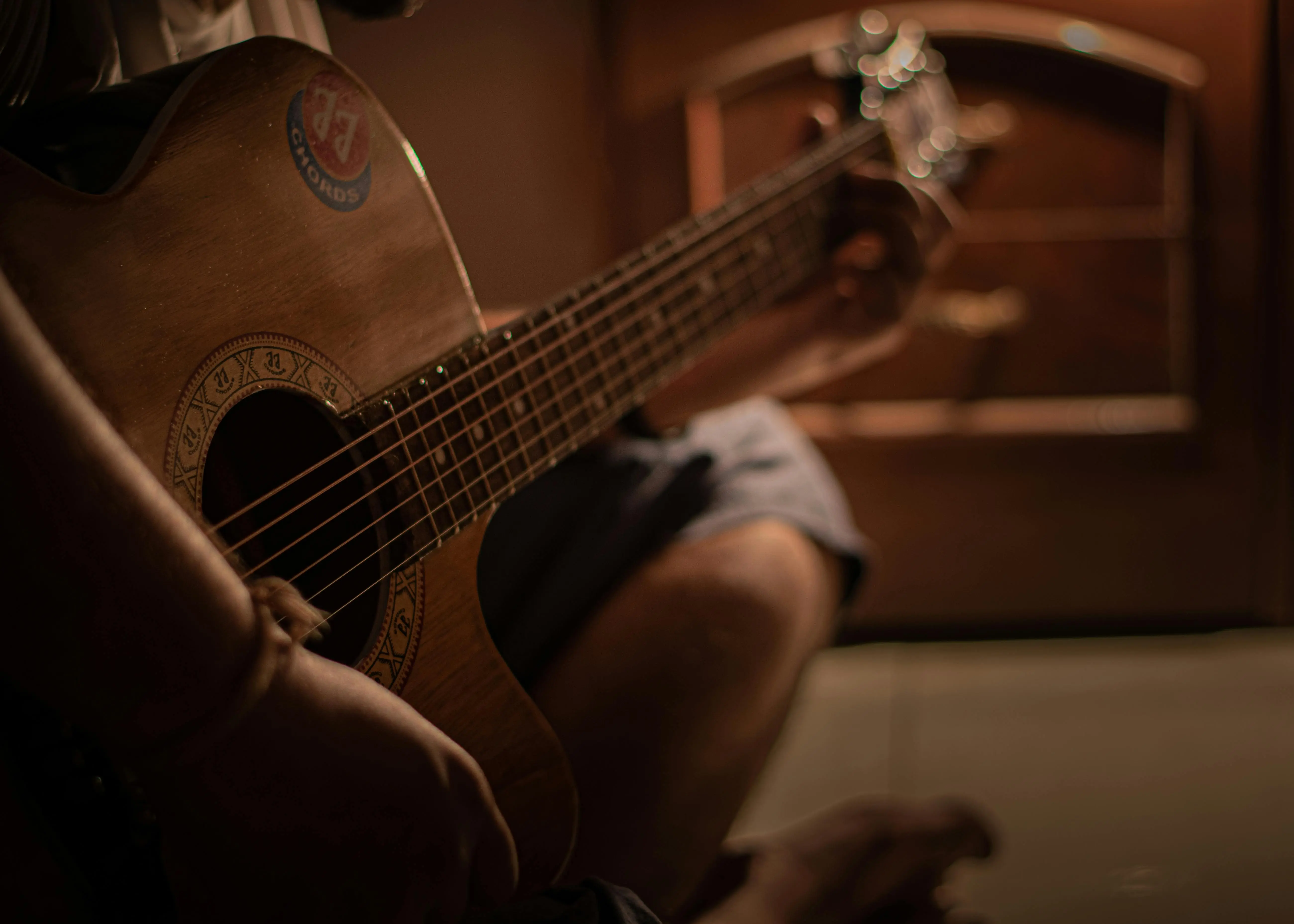 Optimasi Playability: Panduan Setup Gitar Dasar yang Wajib Diketahui Pemula