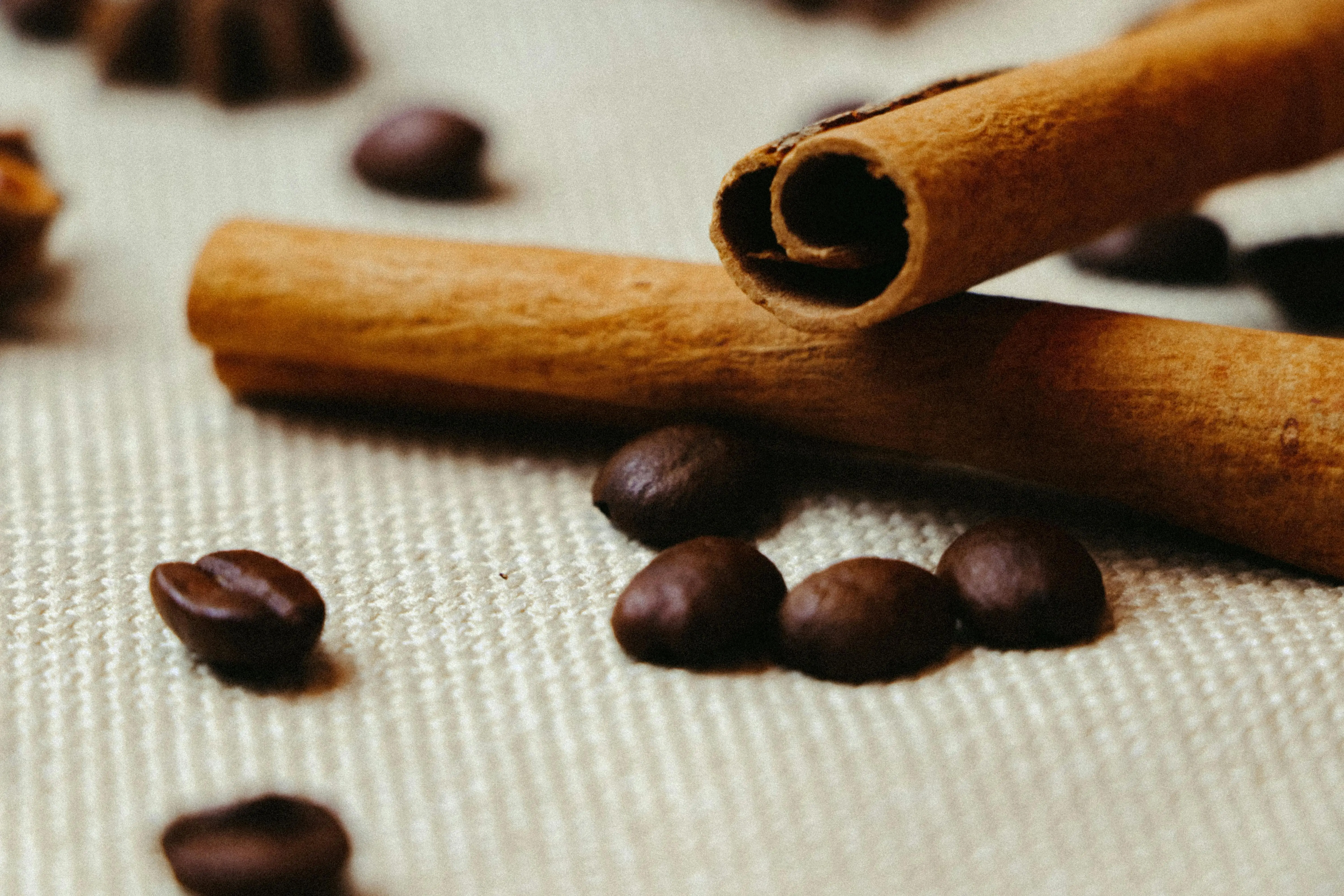 Aroma Kekuasaan: Menelusuri Jejak Sejarah dan Asal Usul Kayu Manis Dunia
