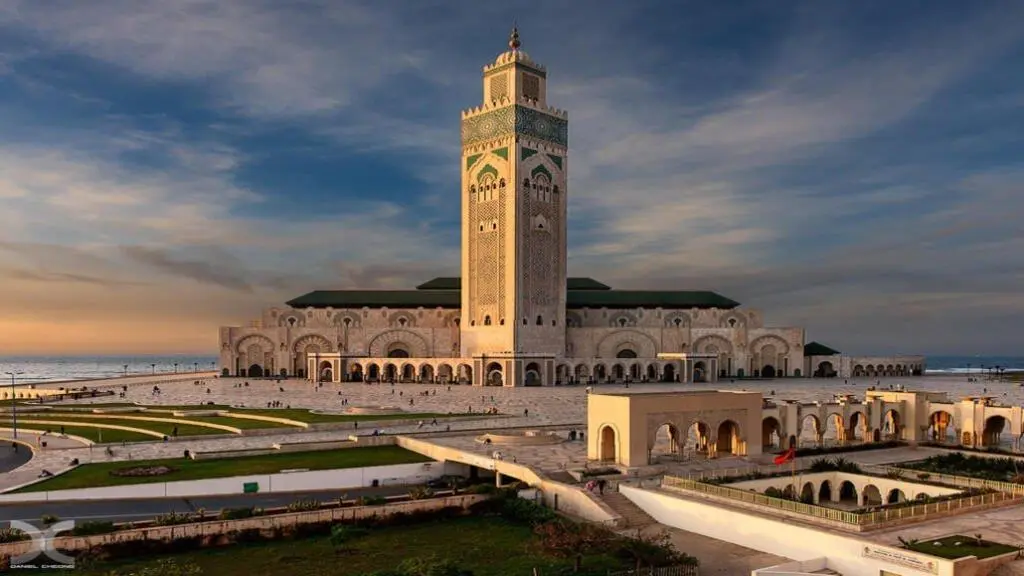 Simbol Kebanggaan Rakyat: Sejarah Pembangunan Masjid Hassan II yang Fenomenal
