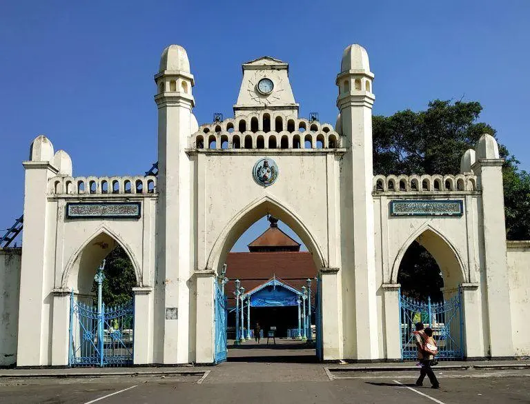 5 Masjid di Solo yang Nyaman untuk Beribadah: Destinasi Religi Wajib Dikunjungi