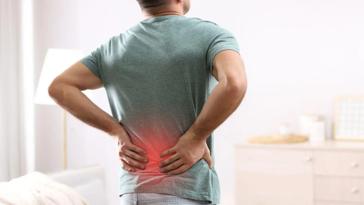 Tips Atasi Sakit Pinggang Akibat Duduk Terlalu Lama di Kendaraan Saat Arus Balik