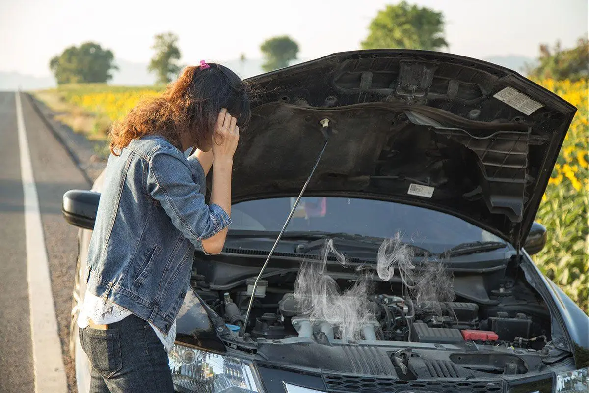 Performa Mesin Turun? Kenali Gejala Overheat pada Mobil Setelah Macet-Macetan