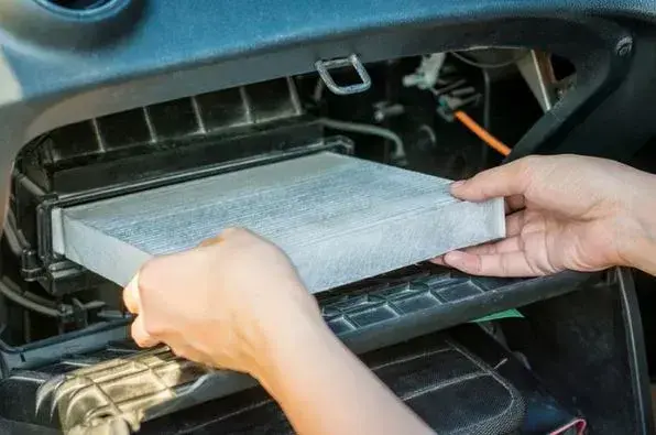 Filter AC Mobil Bau Apek? Begini Cara Gampang Mengatasinya Sendiri di Rumah
