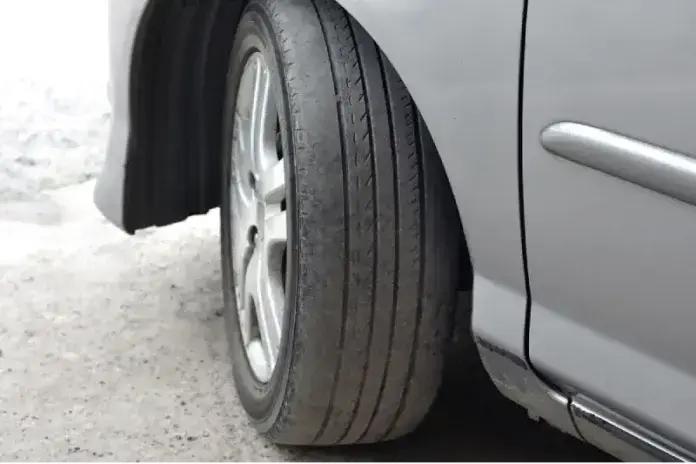 Ban Mobil Botak Sebelah? Segera Lakukan Spooring dan Balancing Usai Lebaran