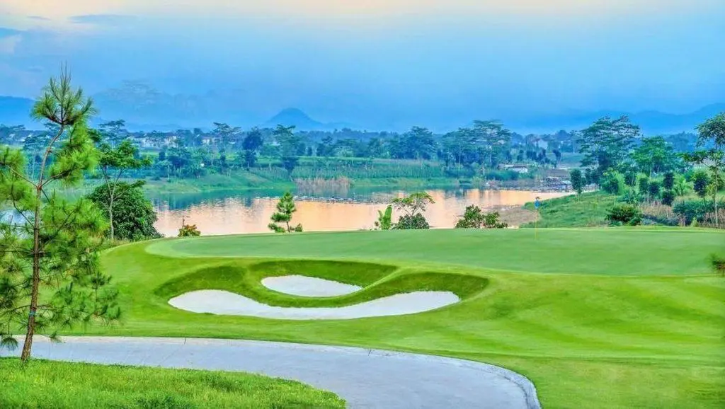 Dari Golf hingga Bowling, Cek Lokasi Tempat Olahraga Estetik di Bandung