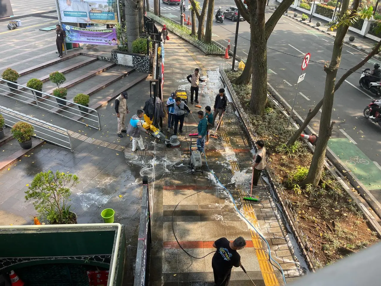 Bandung Bersolek Jelang Lebaran 2026: Aksi Bersih-Bersih Serentak di Kawasan Masjid dan Trotoar