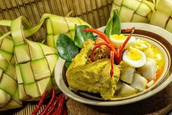 Selain Rendang, Inilah Deretan Lauk Pendamping Ketupat yang Jadi Favorit Keluarga