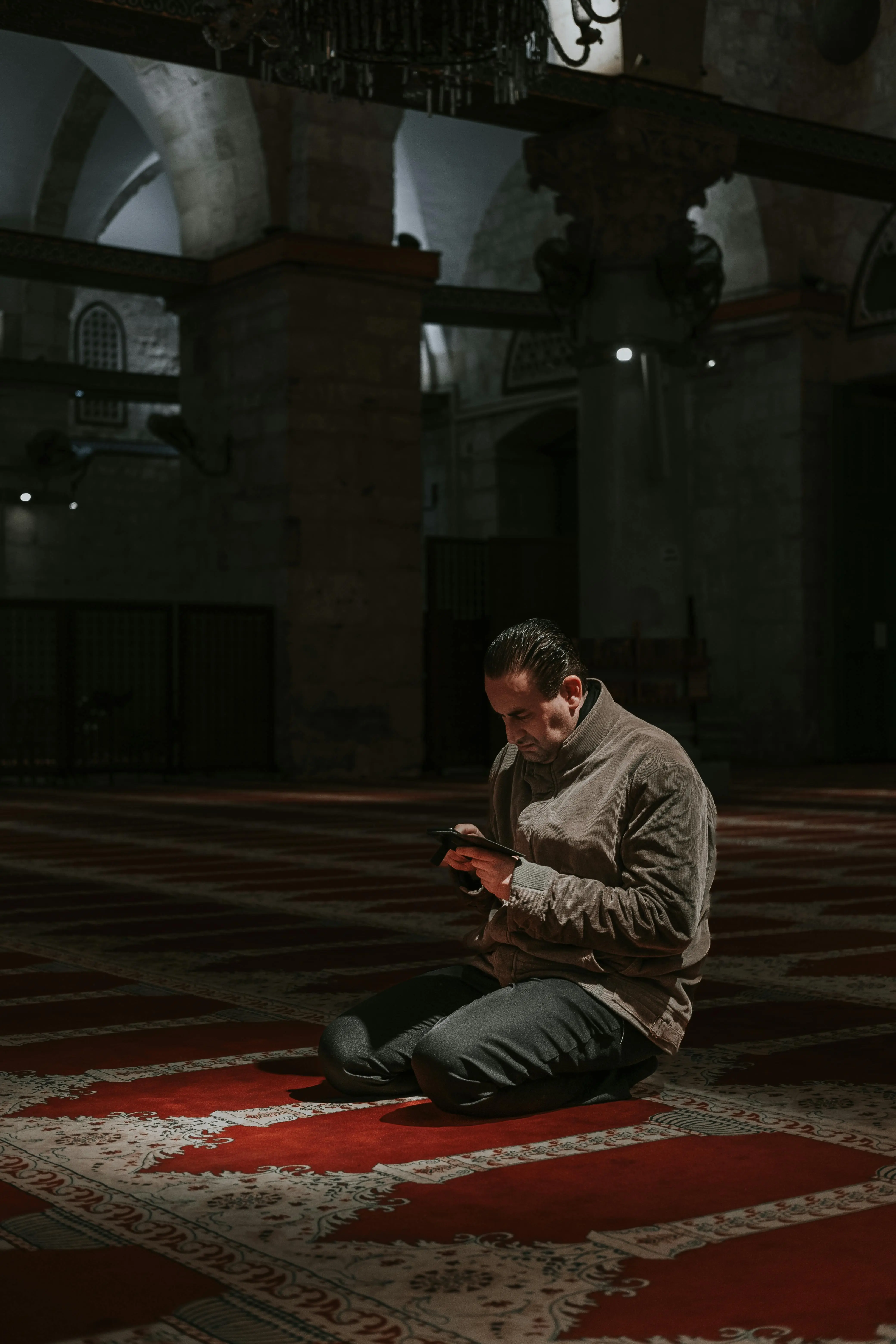 Menjemput Cahaya di Malam Seribu Bulan: Amalan Utama Lailatul Qadar