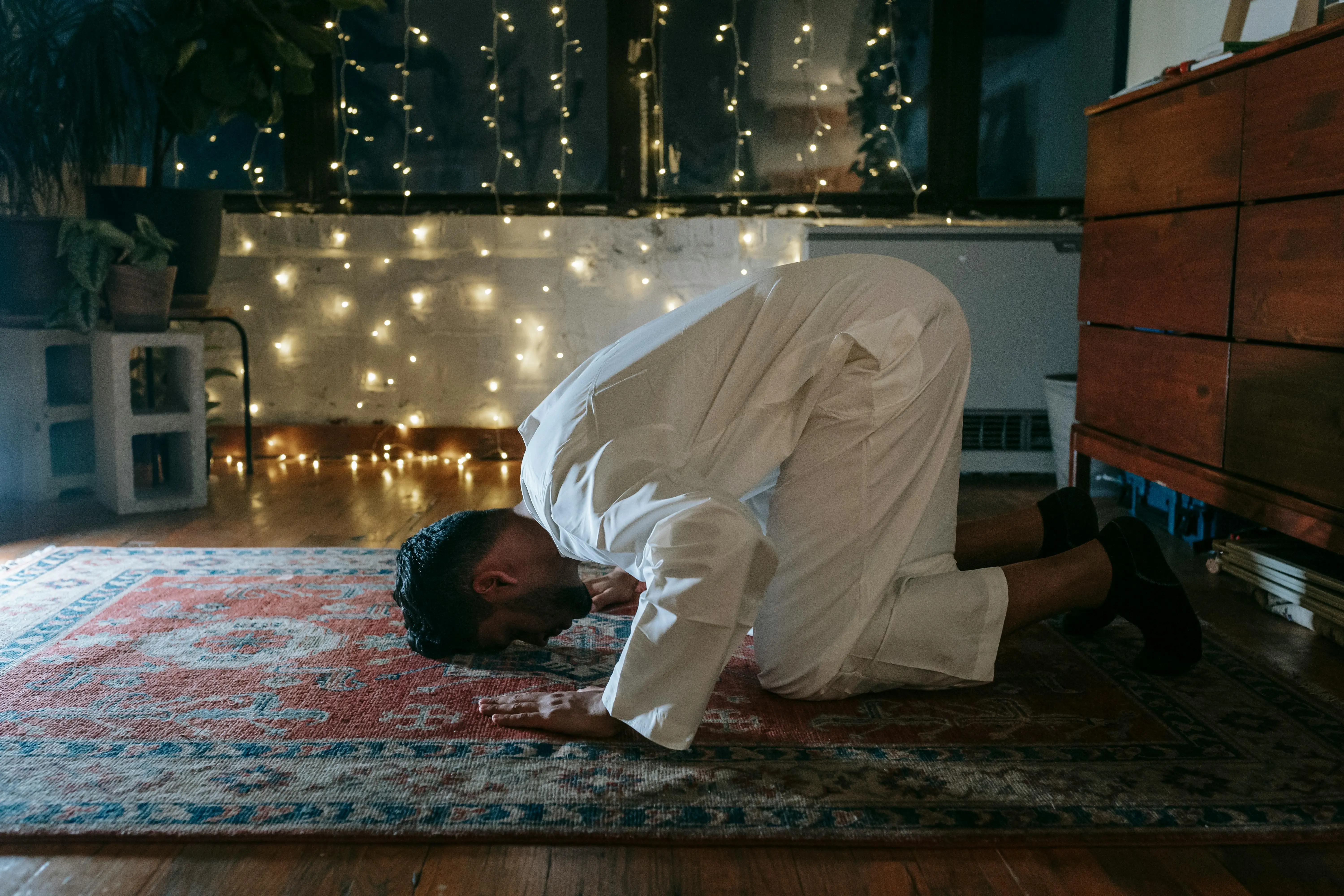 Menjemput Kemenangan: Esensi Tarawih dan Keutamaan Sepuluh Malam Terakhir
