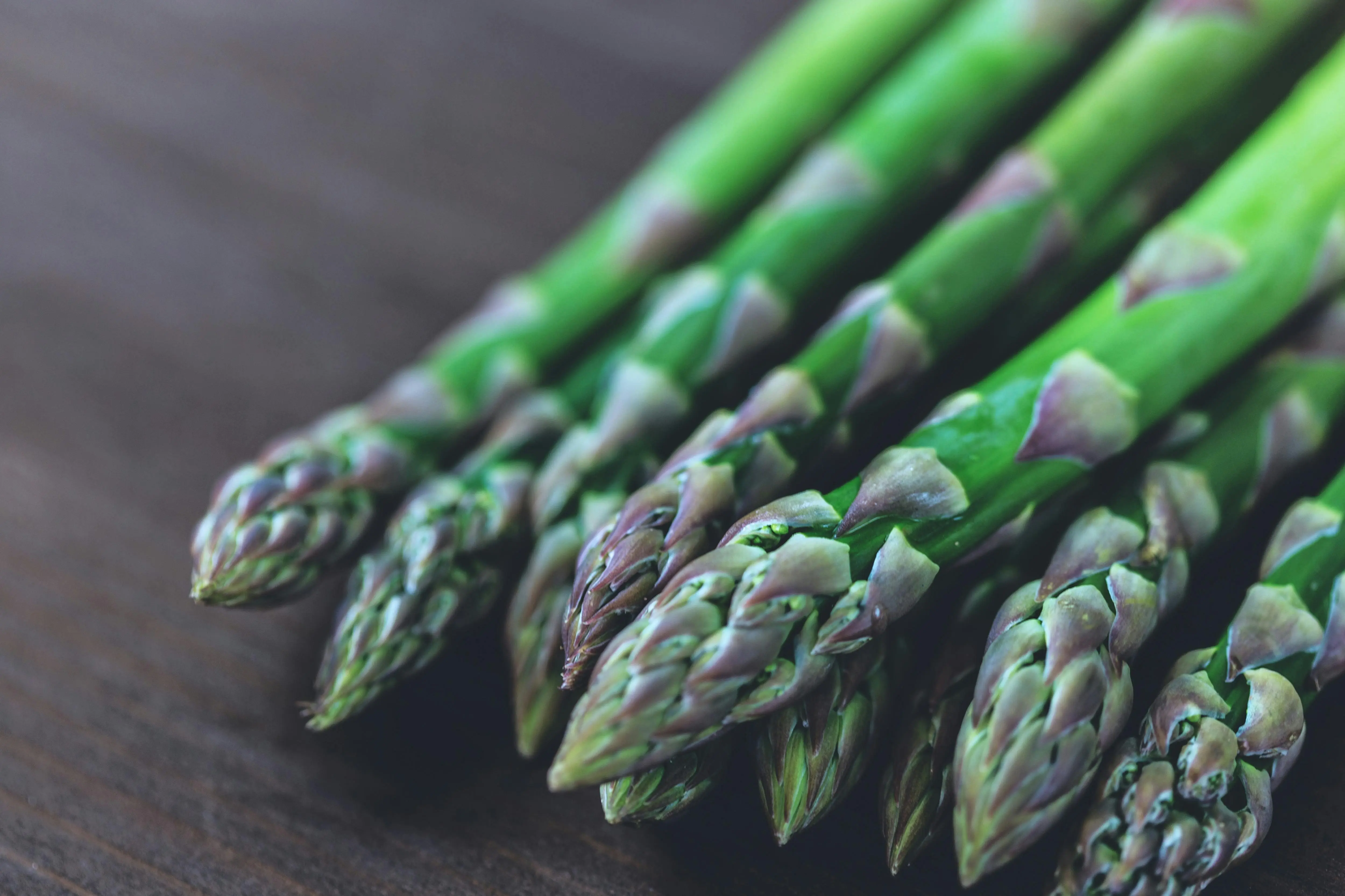 Apakah Asparagus Bisa Dimakan Mentah? Menilik Keamanan dan Manfaatnya bagi Tubuh