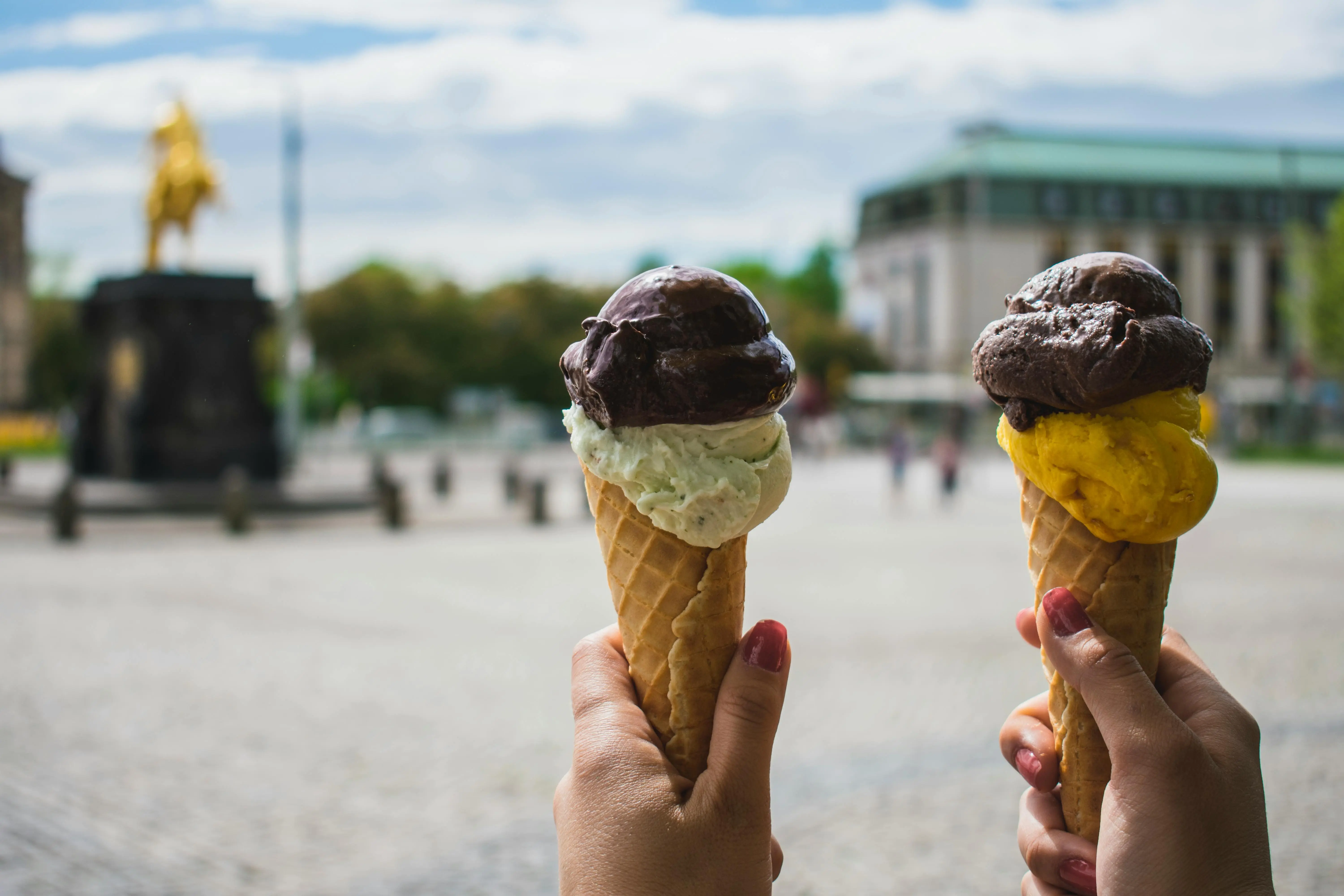 Apakah Gelato Lebih Sehat dari Es Krim? Membedah Nutrisi di Balik Kelezatannya