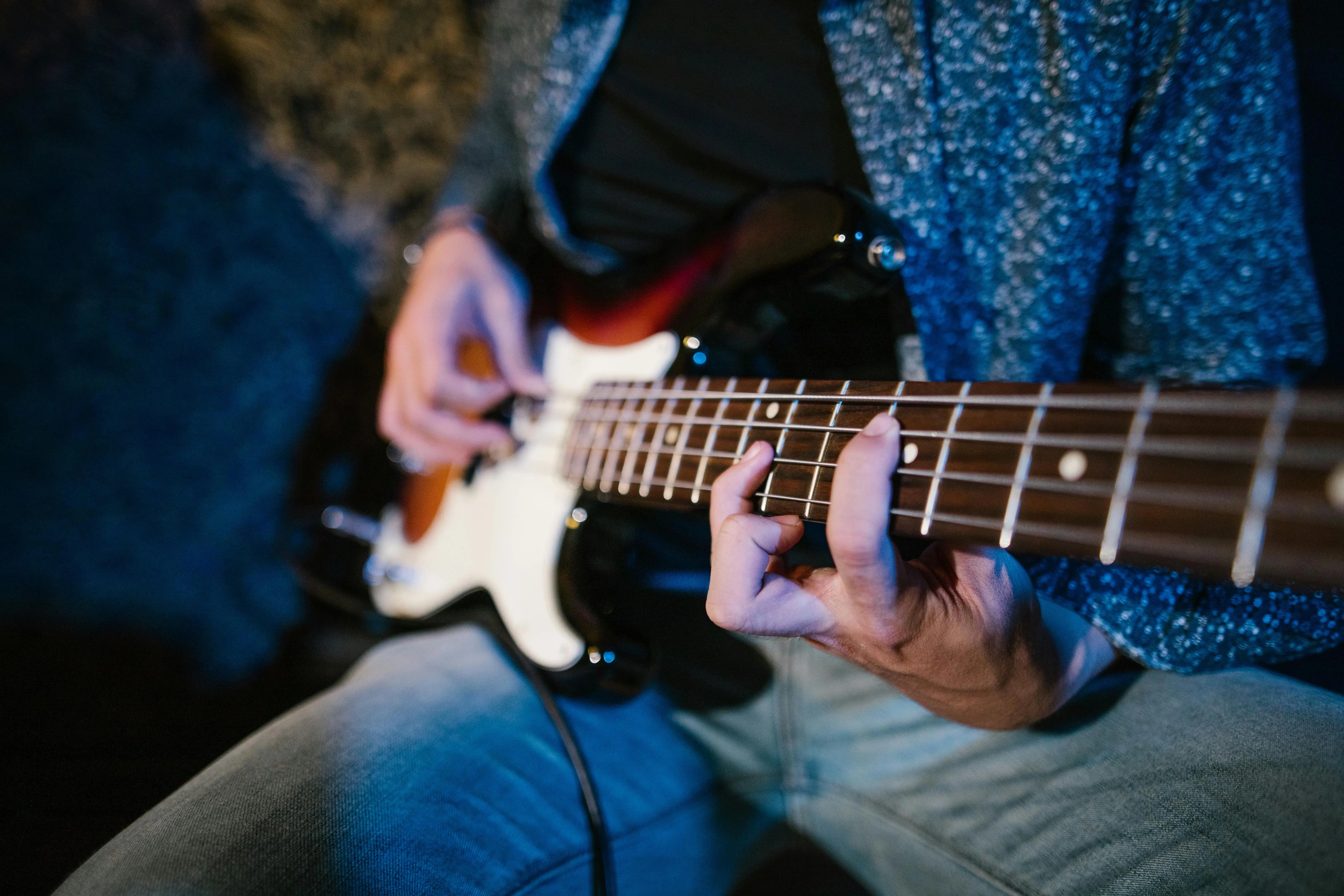 Memahami Progresi Akord Gitar Populer: Fondasi di Balik Magisnya Lagu-Lagu Hits Dunia