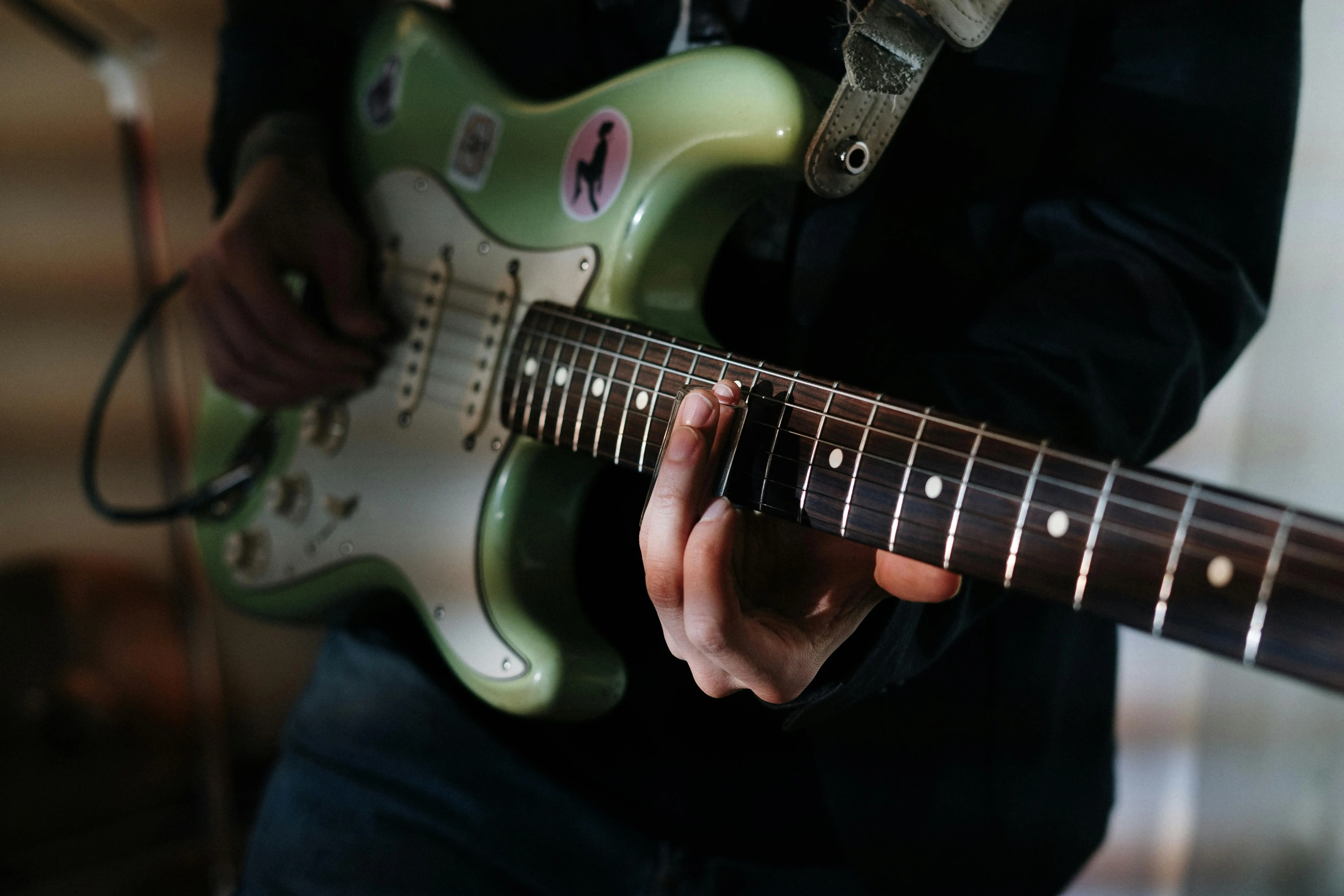 Mengenal Skala Mayor dan Minor di Gitar: Fondasi Utama untuk Menguasai Musik